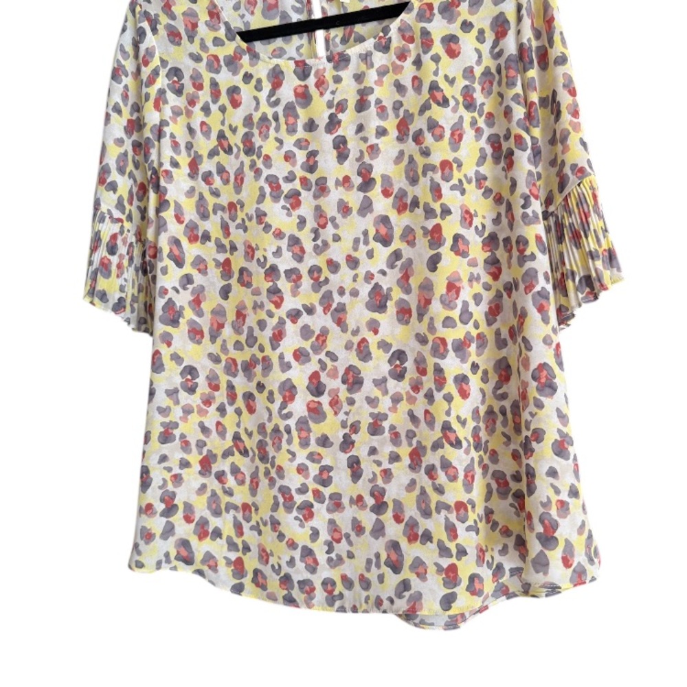 EST. 1945 Floral Print Women's Top. Pleated short sleeve. Size L.